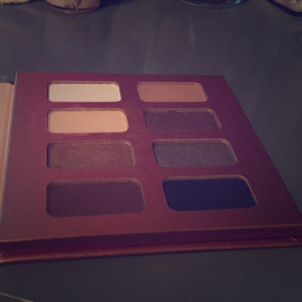 Sephora eye shadow palette.